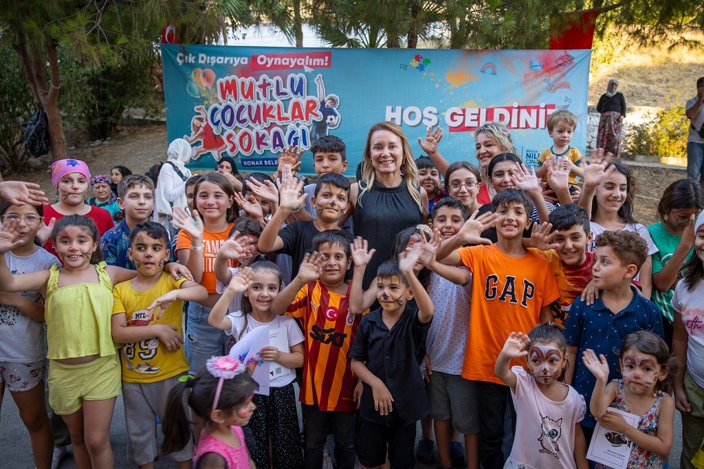 23 Nisan Coşkusu Konak’tan Yayılacak